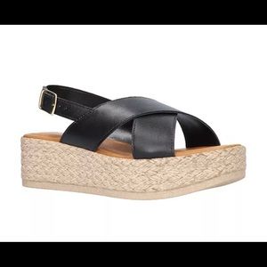 NWT Buckle Bella Vita Women’s Mar-Italy Sandals Sz 10M